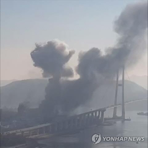 24일 오후 전남 광양시 금호동 포스코 광양제철소에서 폭발 사고가 발생했다. (사진=연합뉴스)
